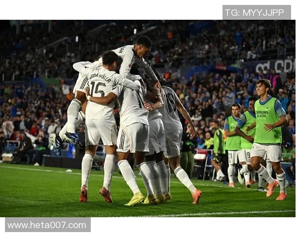 皇马主场迎战杰罗纳争夺西甲积分榜重要战役