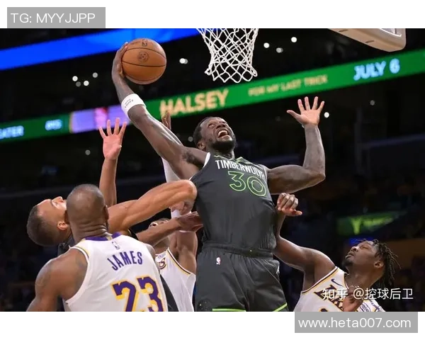 热火与湖人激战NBA赛场谁能在季后赛中笑到最后