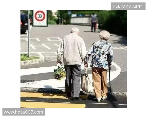 老男人与老太婆的幽默对话揭示了爱情与人生的真谛与智慧