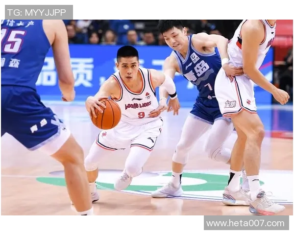 雄鹿与活塞G3激战正酣谁能在季后赛中占得先机