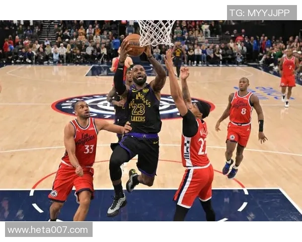 湖人快船对决激战正酣球迷热情高涨赛事精彩纷呈